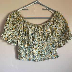 Abstract ruffle sleeve crop top